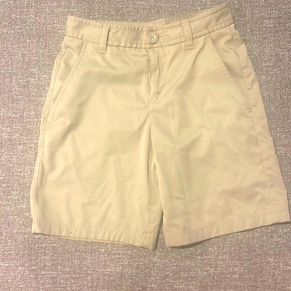 Boys Shorts beige under armour size 8